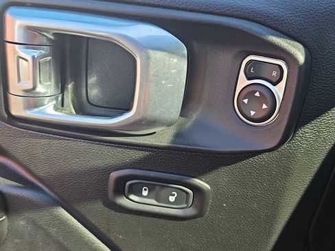Used 2022 Jeep Wrangler Unlimited Sport AWD/4WD image 26