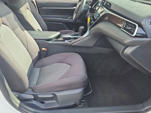 Used 2018 Toyota Camry LE FWD image 21