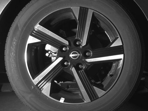 Used 2025 Nissan Sentra SV FWD image 15