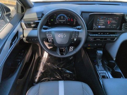 Used 2025 Toyota Camry SE FWD image 14