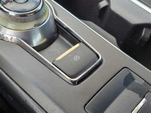 Used 2018 Ford Fusion SE w/ Fusion SE Technology Package image 23