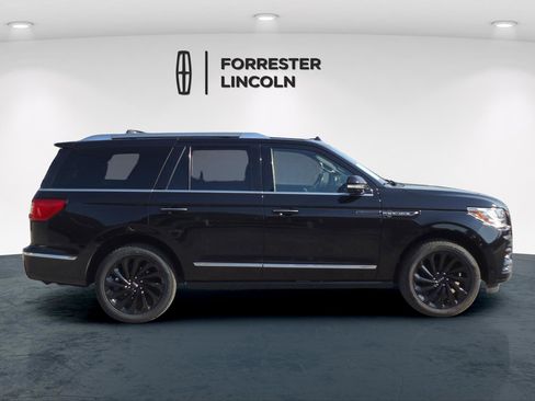 Used 2021 Lincoln Navigator Reserve image 2