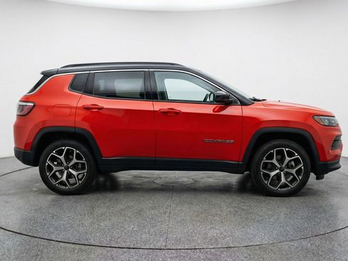 Used 2025 Jeep Compass Limited AWD/4WD image 11