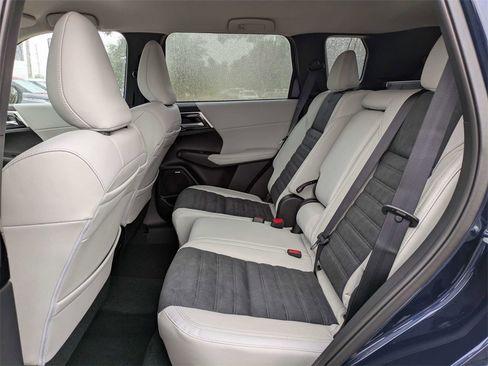 New 2026 Mitsubishi Outlander SE image 13