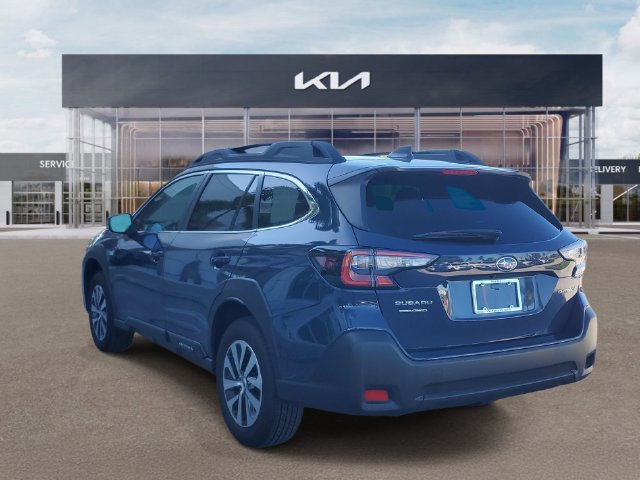 Used 2025 Subaru Outback Premium AWD/4WD image 4