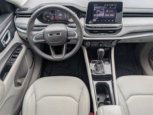 Used 2022 Jeep Compass Latitude w/ Sun and Sound Group image 6