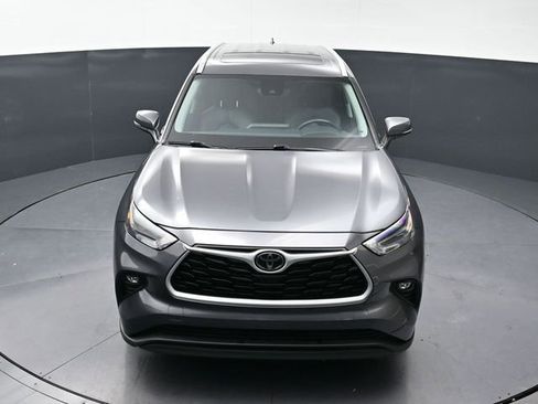 Used 2024 Toyota Highlander XLE image 27