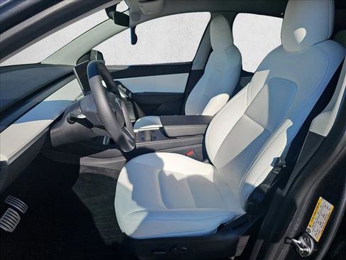 Used 2022 Tesla Model Y Performance image 9