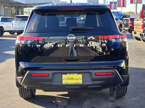 Used 2023 Nissan Pathfinder S image 5