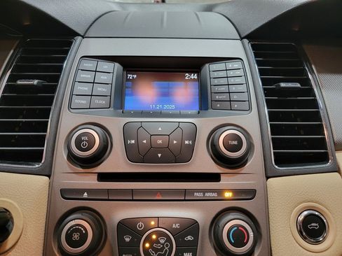 Used 2018 Ford Taurus SE image 24