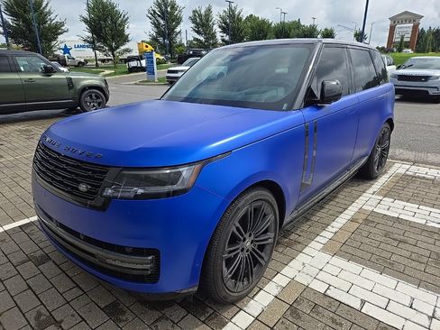 Used 2025 Land Rover Range Rover SE AWD/4WD image 1