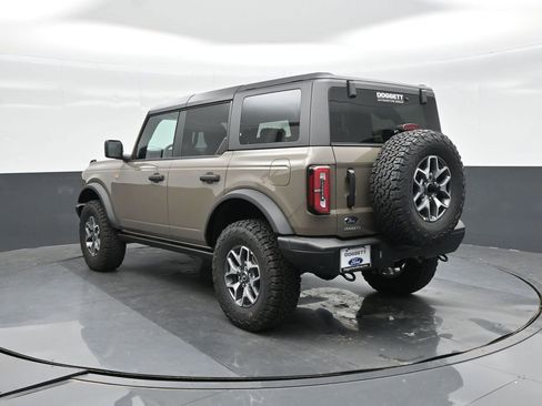 Used 2025 Ford Bronco Badlands image 7