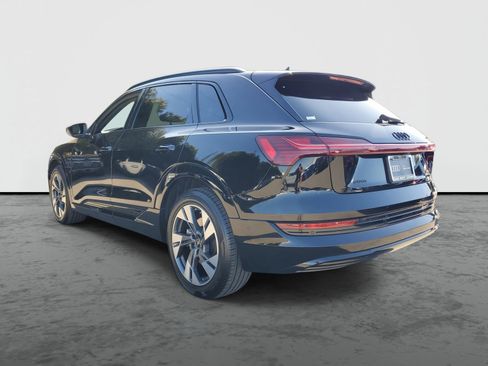 Used 2023 Audi e-tron Premium image 3