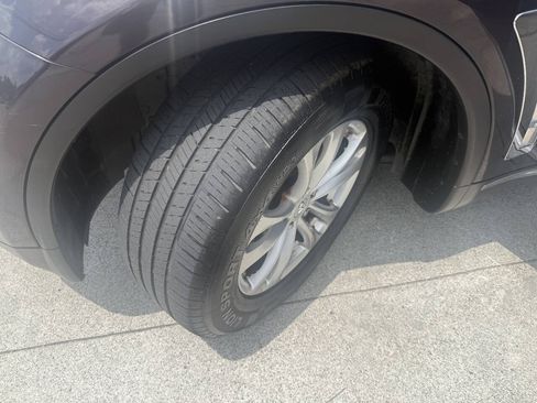 Used 2011 INFINITI FX35 AWD w/ Premium Pkg image 27