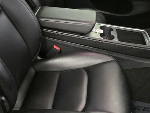 Used 2024 Tesla Model Y Long Range AWD/4WD image 9