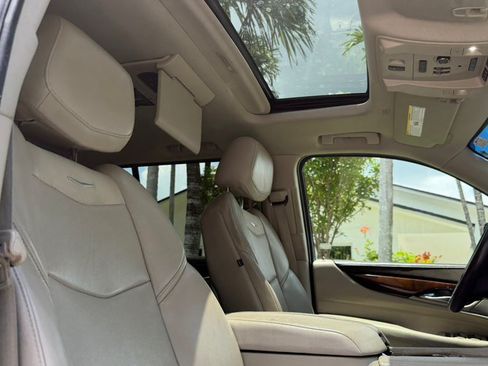 Used 2017 Cadillac Escalade ESV Premium Luxury AWD/4WD image 34