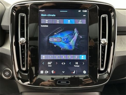 Certified 2025 Volvo XC40 B5 Core image 19