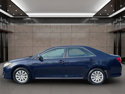 Used 2014 Toyota Camry L image 8