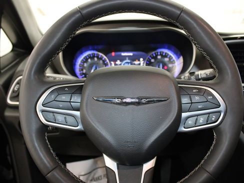 Used 2025 Chrysler Pacifica Select FWD image 12