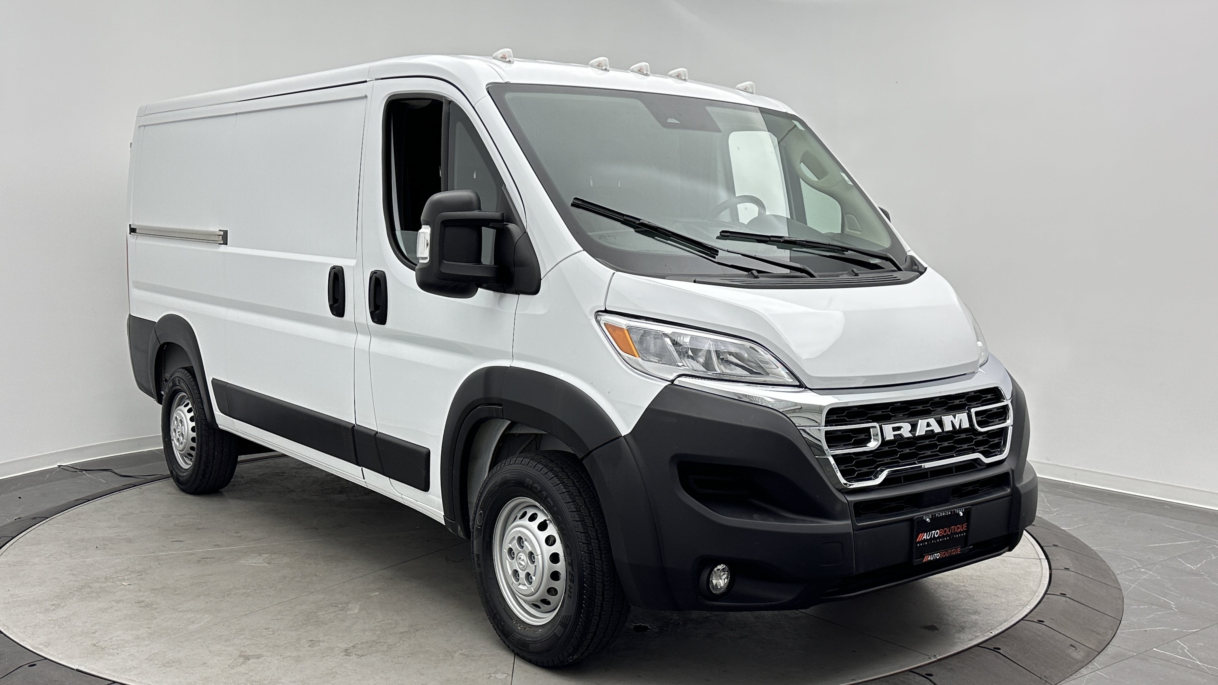 Used 2026 RAM ProMaster 2500 w/ Convenience Group FWD image 3