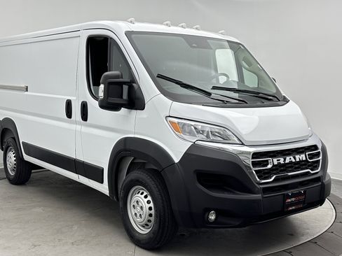 Used 2026 RAM ProMaster 2500 w/ Convenience Group FWD image 3