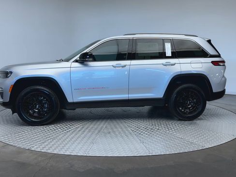 Used 2023 Jeep Grand Cherokee Limited AWD/4WD image 5