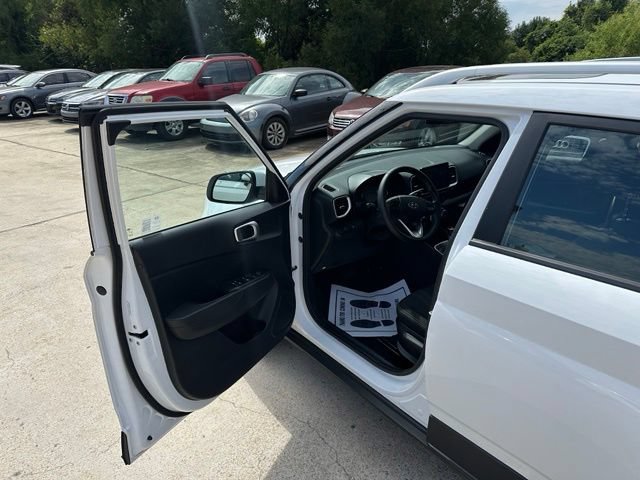 Used 2025 Hyundai Venue SEL FWD image 10