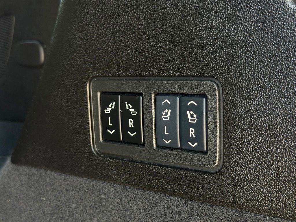 Certified 2024 Cadillac XT6 Sport w/ LPO, Floor Liner Package AWD/4WD image 18