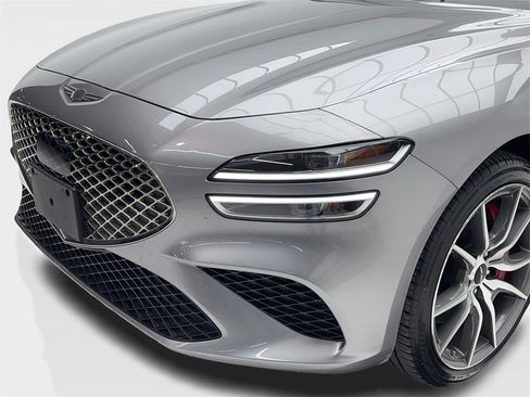 Used 2025 Genesis G70 2.5T image 5