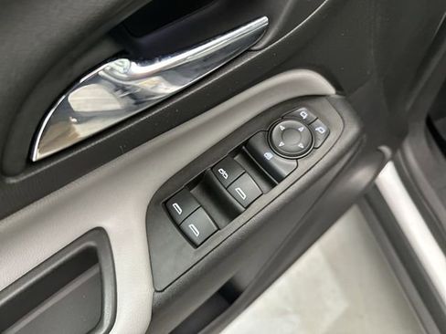 Used 2020 Chevrolet Equinox LS FWD image 18