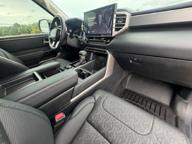 Used 2023 Toyota Tundra Limited AWD/4WD image 31