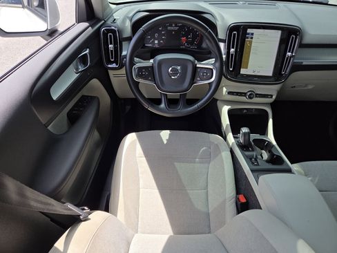 Used 2020 Volvo XC40 T4 Momentum w/ Protection Package Premier FWD image 26