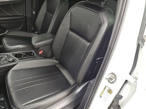 Used 2024 Volkswagen Tiguan SE R-Line image 15