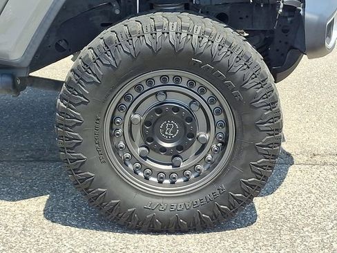 Used 2020 Jeep Gladiator Overland AWD/4WD image 29