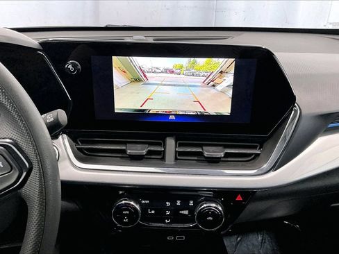 Used 2025 Chevrolet Trax LT FWD image 24