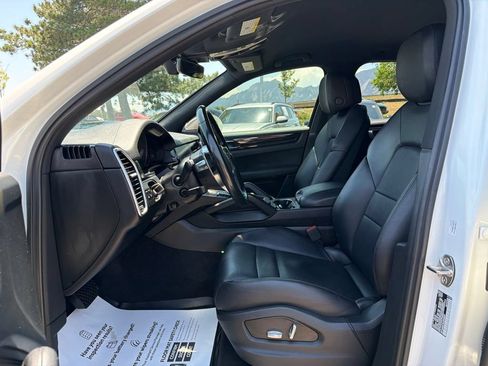 Used 2020 Porsche Cayenne AWD/4WD image 22
