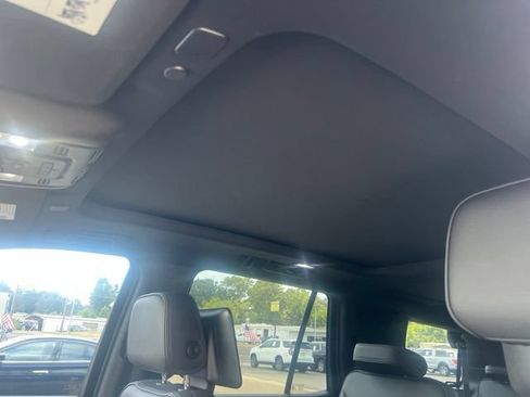 Used 2021 GMC Yukon Denali w/ Denali Premium Package AWD/4WD image 23