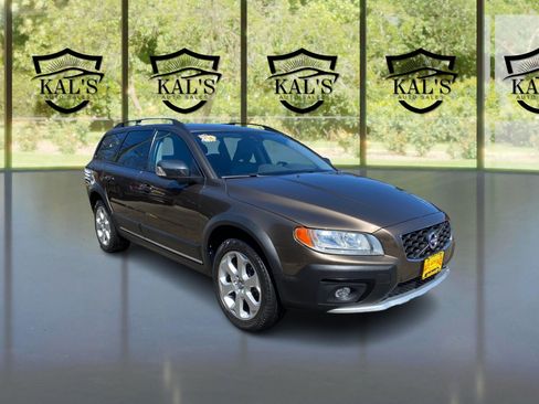 Used 2016 Volvo XC70 T5 Premier w/ Proximity Package image 3