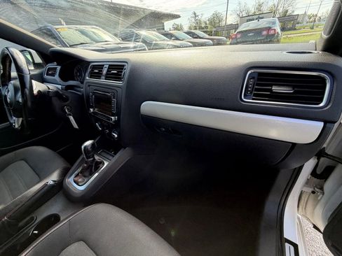 Used 2012 Volkswagen Jetta GLI FWD image 17