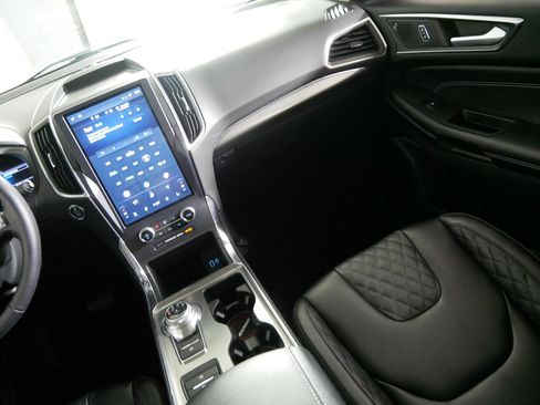 Used 2023 Ford Edge Titanium w/ Class II Trailer Tow Package AWD/4WD image 11