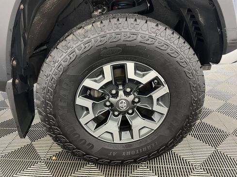 Used 2019 Toyota Tacoma TRD Off-Road image 16