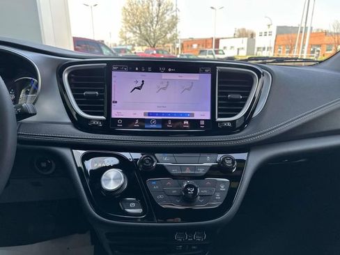 Used 2022 Chrysler Pacifica Touring-L w/ S Appearance Package FWD image 76