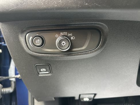 Used 2022 GMC Terrain SLE w/ Driver Convenience Package image 19