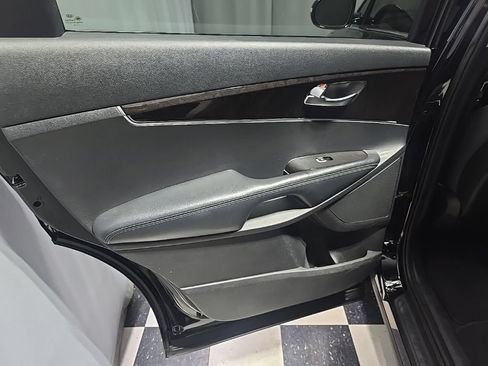Used 2017 Kia Sorento AWD image 14