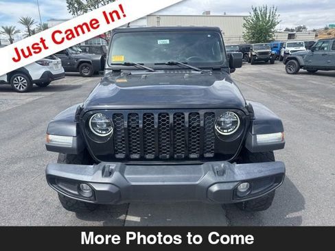 Certified 2022 Jeep Gladiator Sport AWD/4WD image 9
