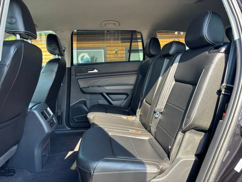 Used 2023 Volkswagen Atlas SE w/ Black Wheel Package AWD/4WD image 16