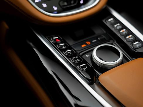 Used 2023 Aston Martin DBX AWD/4WD image 51
