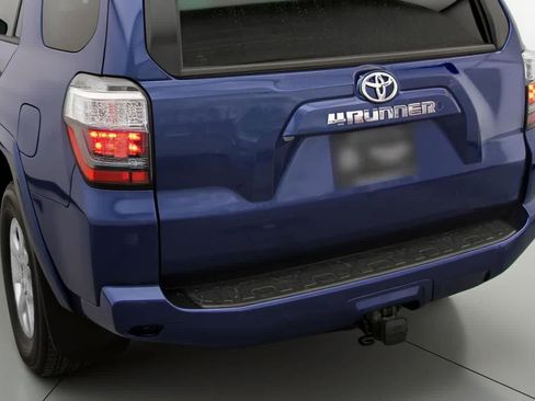 Used 2020 Toyota 4Runner SR5 image 7