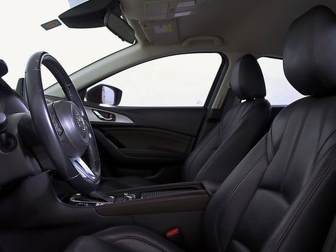 Used 2018 MAZDA MAZDA3 Touring image 21