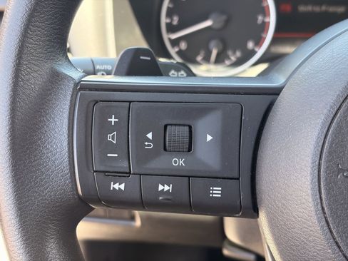 Used 2024 Nissan Rogue S FWD image 29